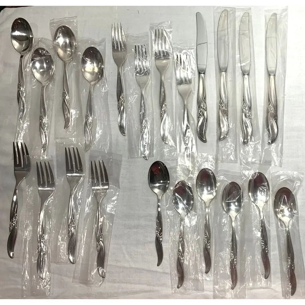 22 Pc Vtg International Silver Hope Chest Silverplate SILVER WIND Setting F/ 4